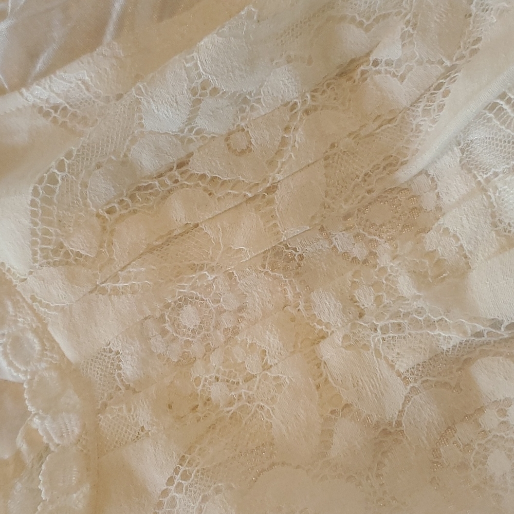 WHITE SLEEVELESS LACE XL BLOUSE - Picture 10 of 10